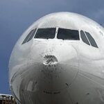 Las fuertes tormentas de granizo en Barcelona dañan el morro de un avión, que tiene que regresar al aeropuerto Las fuertes tormentas de granizo en Barcelona dañan el morro de un avión, que tiene que regresar al aeropuerto