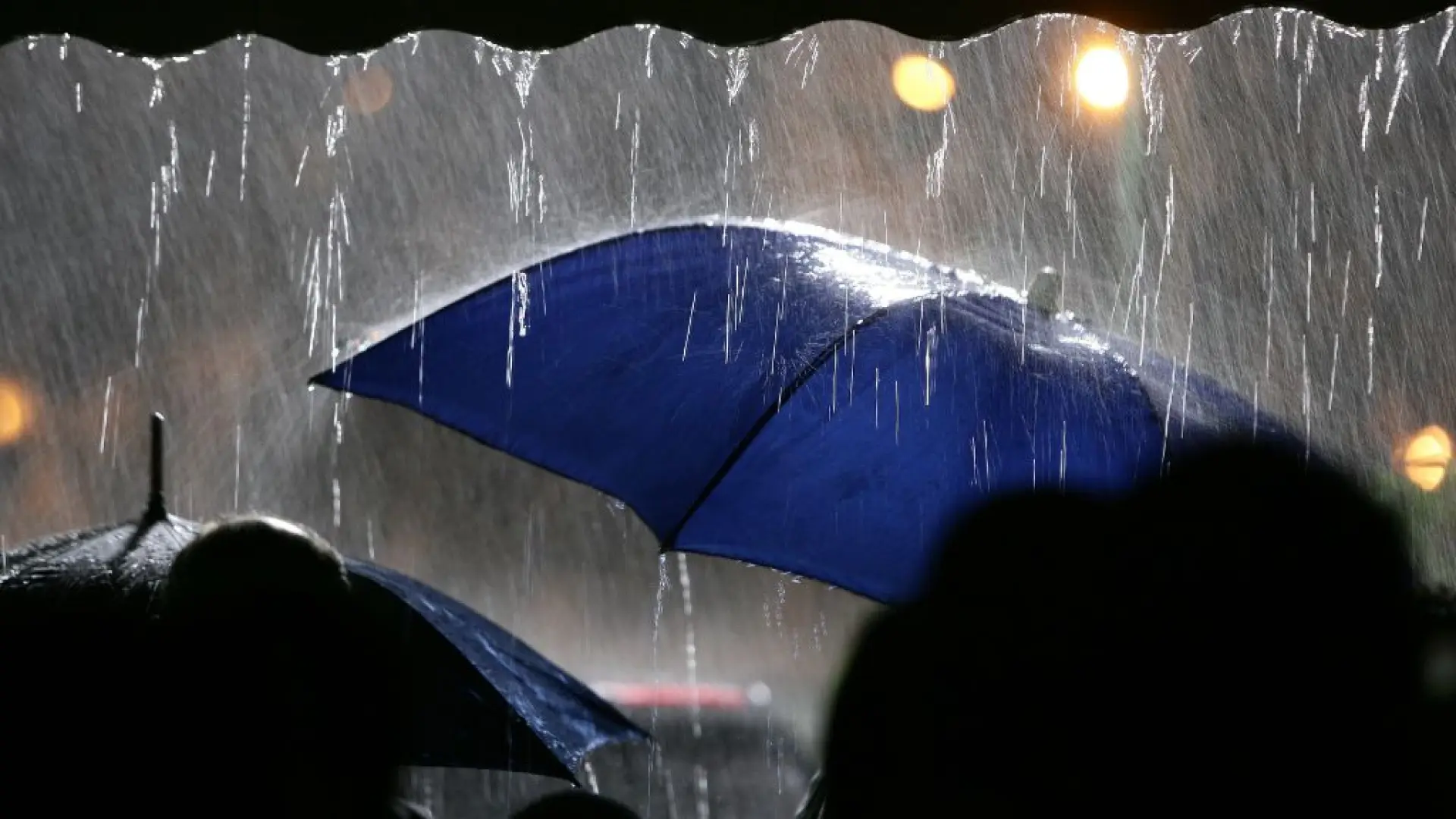 Las imágenes de la descarga del fuerte temporal en varios puntos de Catalunya