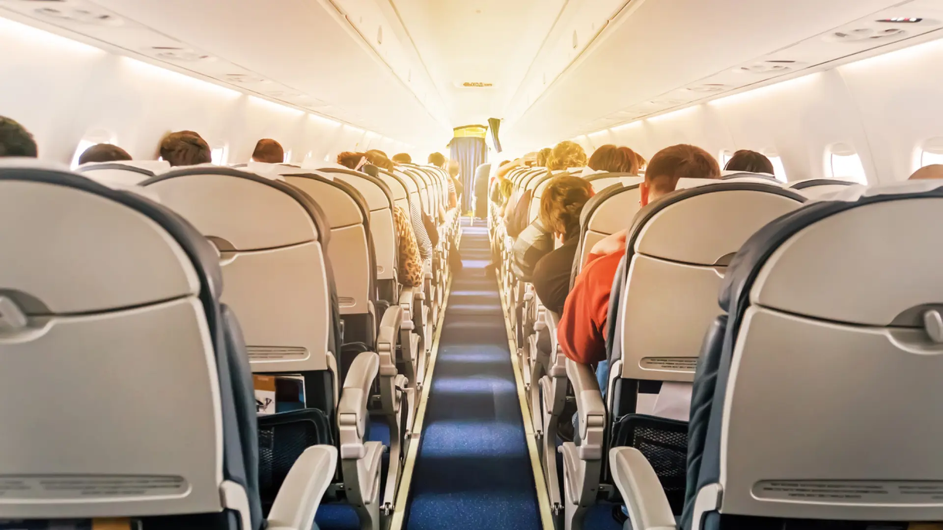 Multas de hasta 225.000 euros si tienes un comportamiento inadecuado en un avión Multas de hasta 225.000 euros si tienes un comportamiento inadecuado en un avión