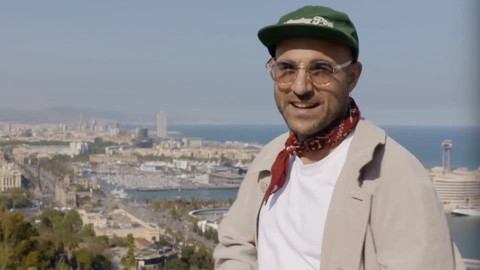 Nil Moliner sorprende en ‘Viajeros Cuatro’ y muestra su lugar favorito de Barcelona: «¡Esto es increíble!»