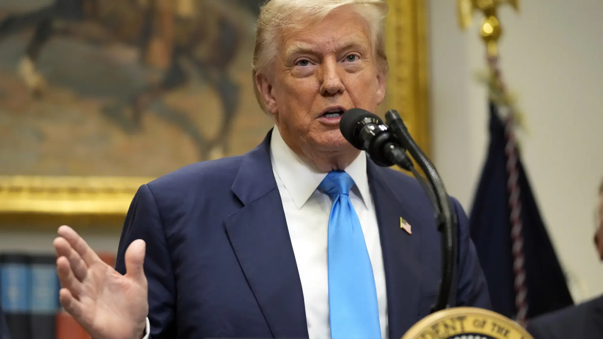 Trump cierra un «vacío legal» e impone aranceles a los paquetes pequeños del comercio internacional