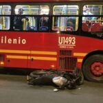 Fuerte accidente entre TransMilenio y moto paraliza la Caracas