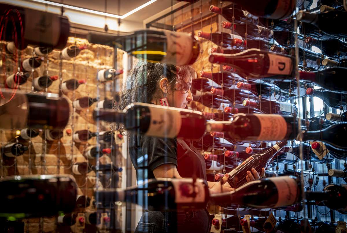 Dónde hacer una cata de vinos en Madrid con maridaje y buen ambiente
