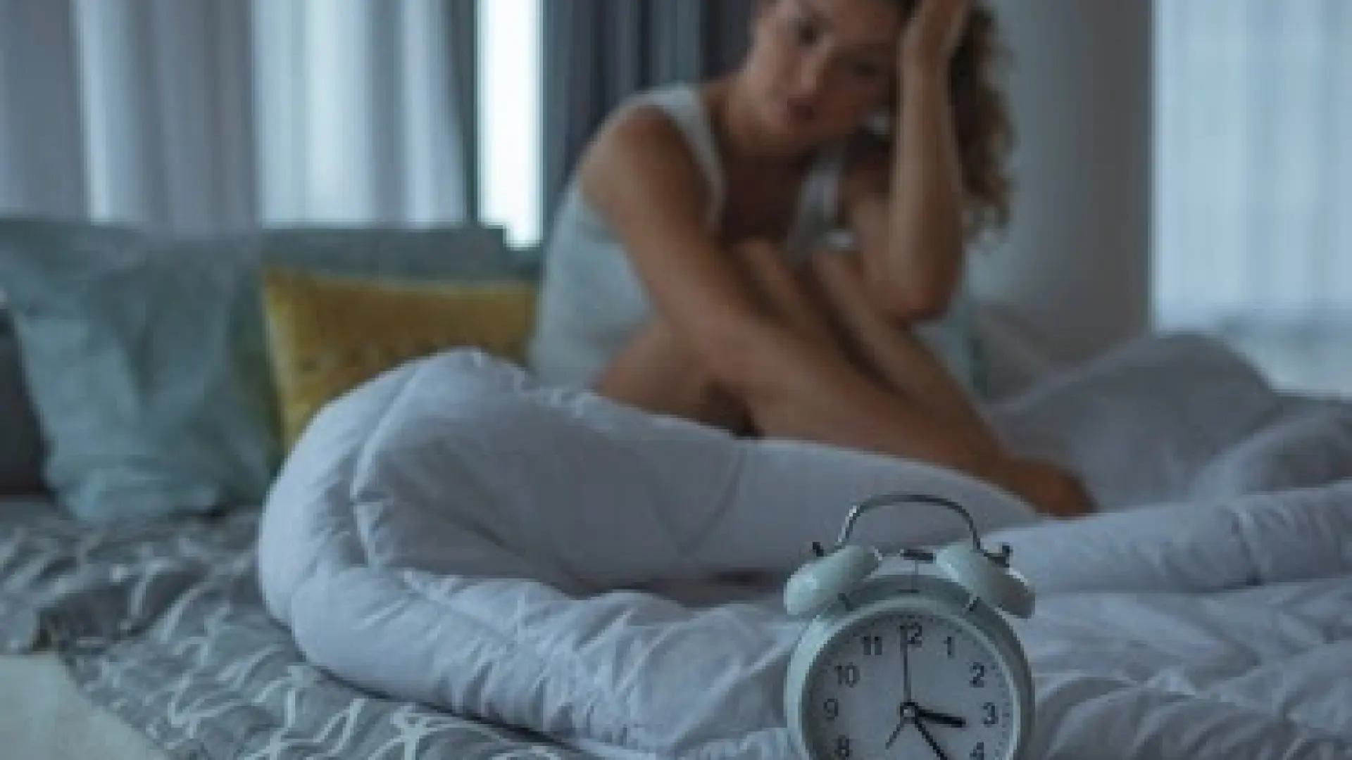 La afección que padecen numerosas personas en España y altera el descanso, especialmente en verano