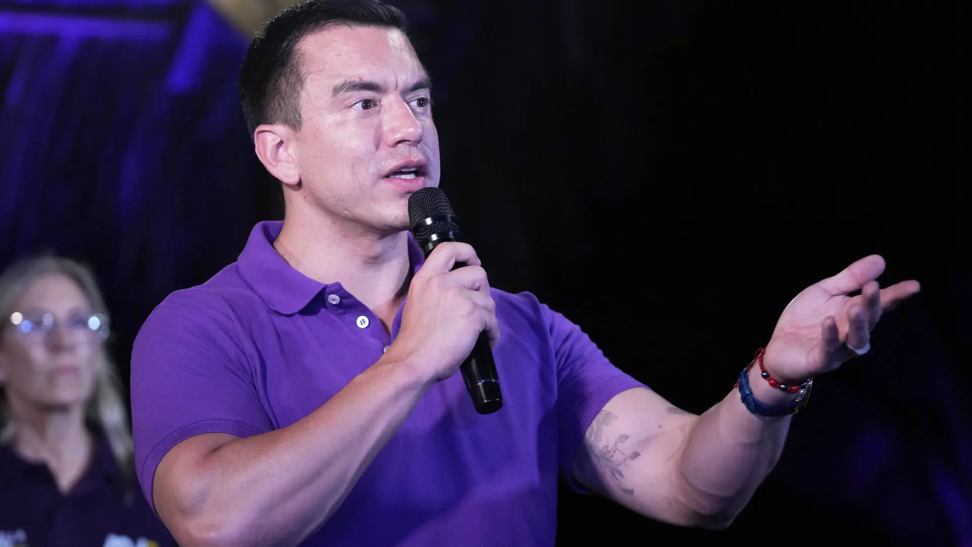 elimina seis ministerios y 5.000 puestos