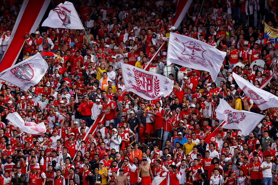 Fuerte enfrentamiento entre hinchas de Santa Fe cerca de El Campín