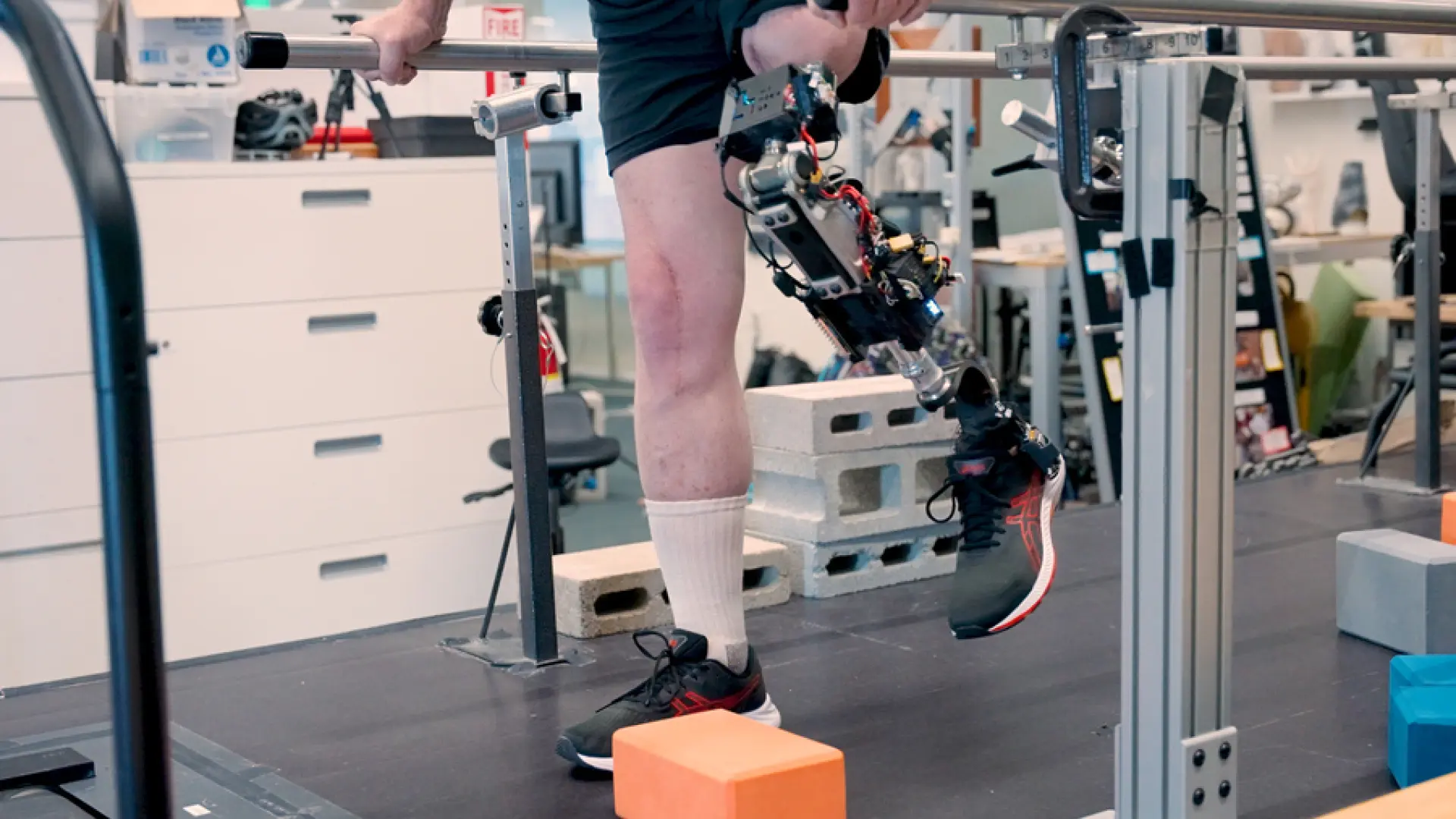 así es la nueva rodilla biónica anclada al hueso y controlada por el sistema nervioso