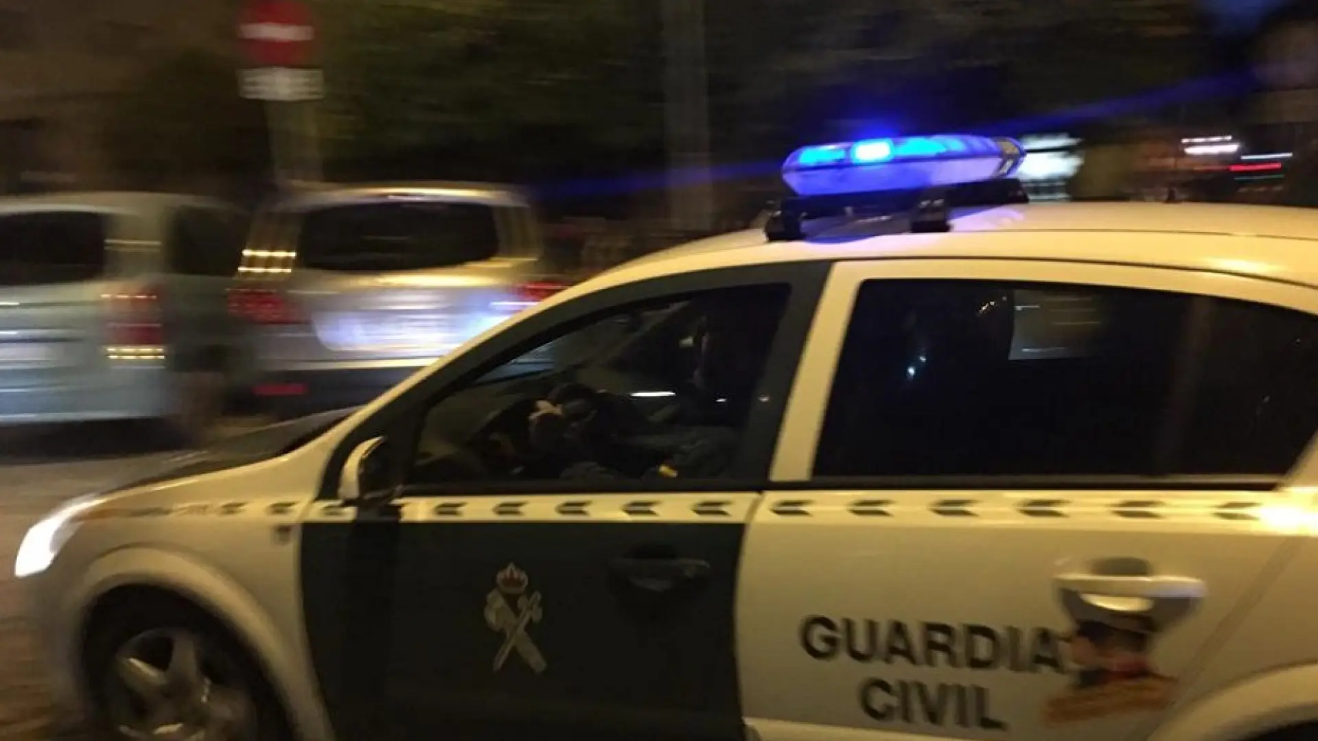 muere atropellado por un camión fugado mientras cambiaba una rueda del coche, con sus hijos dentro muere atropellado por un camión fugado mientras cambiaba una rueda del coche, con sus hijos dentro
