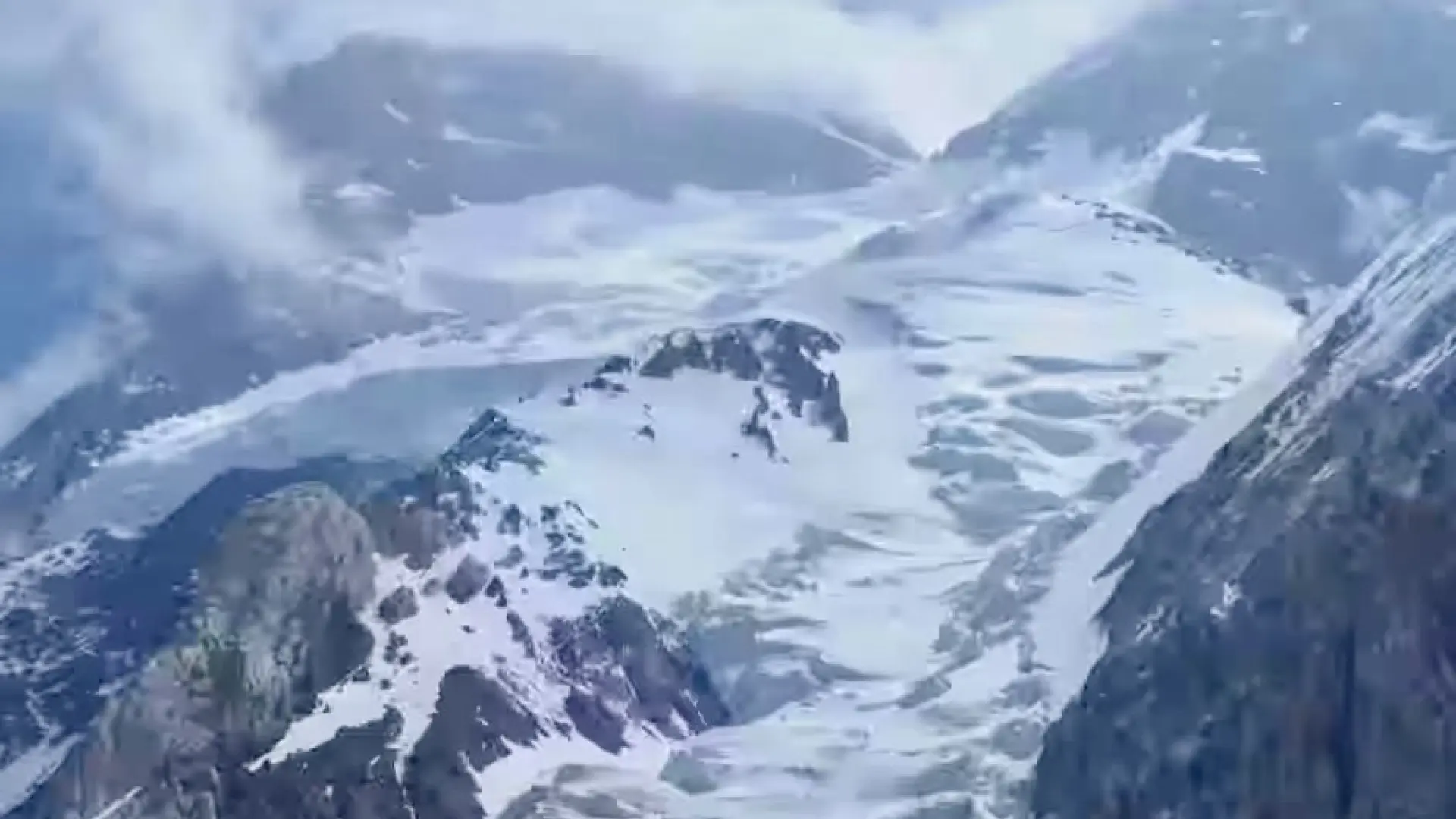 un alpinista polaco herido espera rescate a miles de metros de altura un alpinista polaco herido espera rescate a miles de metros de altura