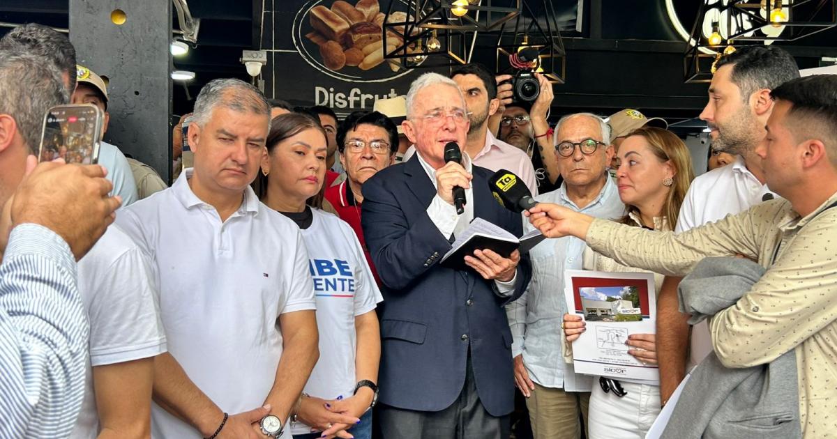 Noticias Colombia: Uribe culpable por “soborno en actuación penal”