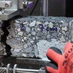 ¿Se pueden reutilizar con otro fin las colillas de los cigarros? Así es el asfalto creado a partir de ellas