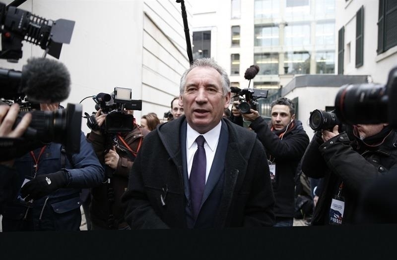 Bayrou se encomienda a una cuestión de confianza para salvar los presupuestos de Francia
