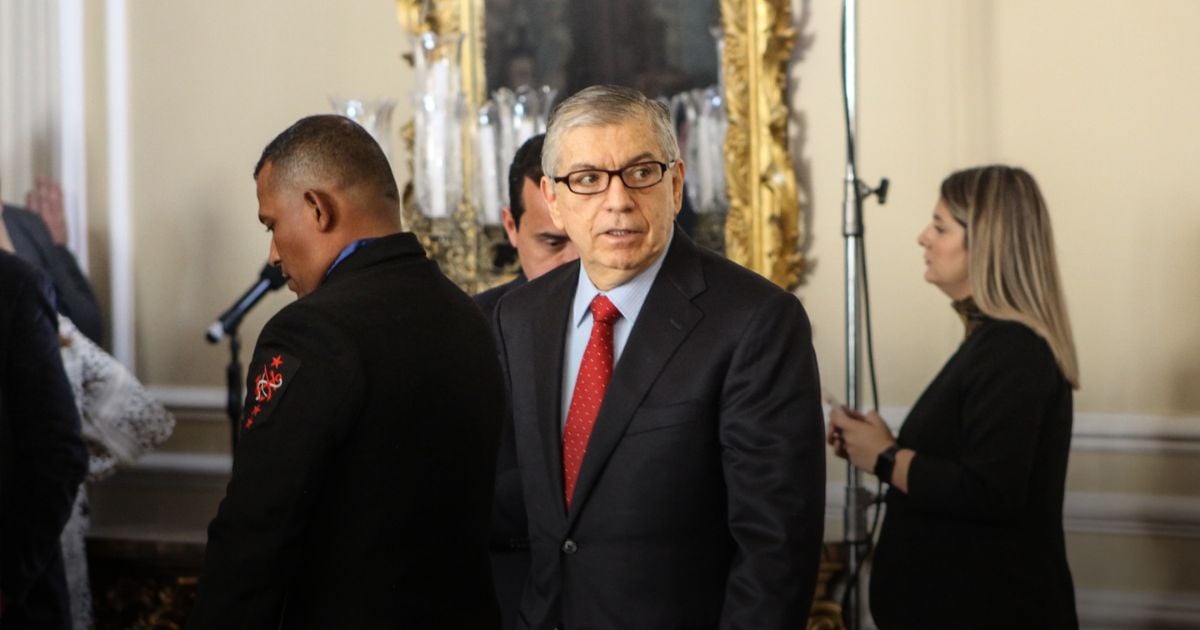 César Gaviria, el mismo que destruyó miles de empresas en su mandato, hoy habla de expropiación César Gaviria, el mismo que destruyó miles de empresas en su mandato, hoy habla de expropiación