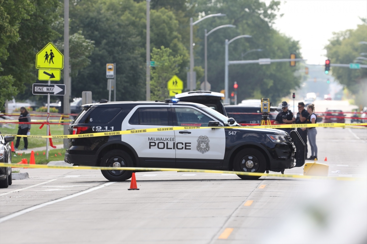 Dos muertos y 20 heridos en un tiroteo en un colegio católico de Minneapolis Dos muertos y 20 heridos en un tiroteo en un colegio católico de Minneapolis