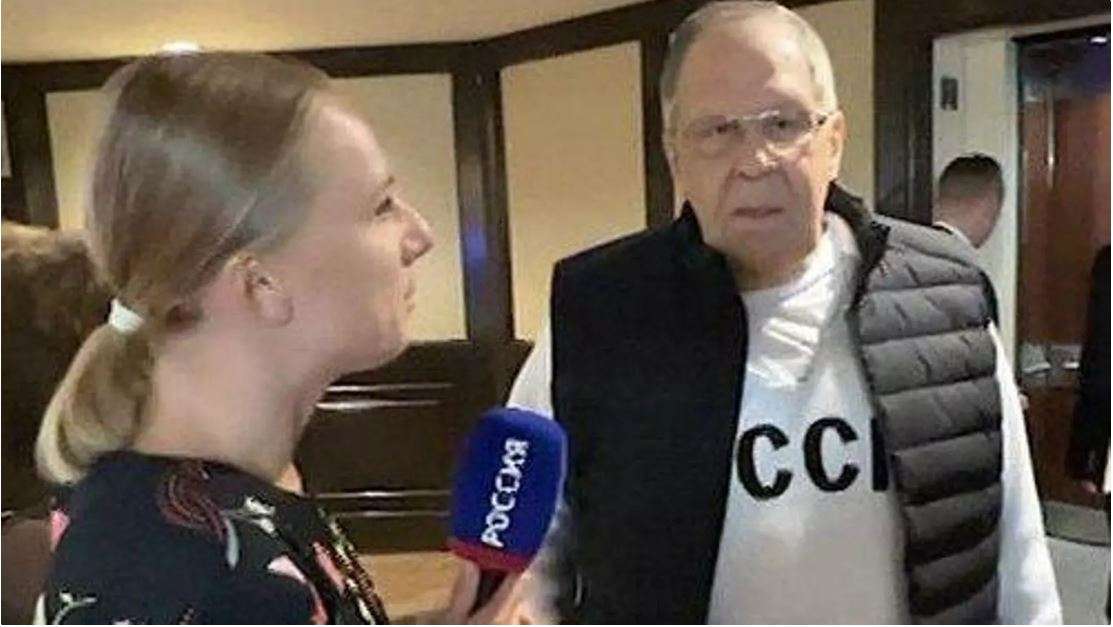 El ministro de Exteriores ruso presume una sudadera con las siglas de la Unión Soviética en Alaska