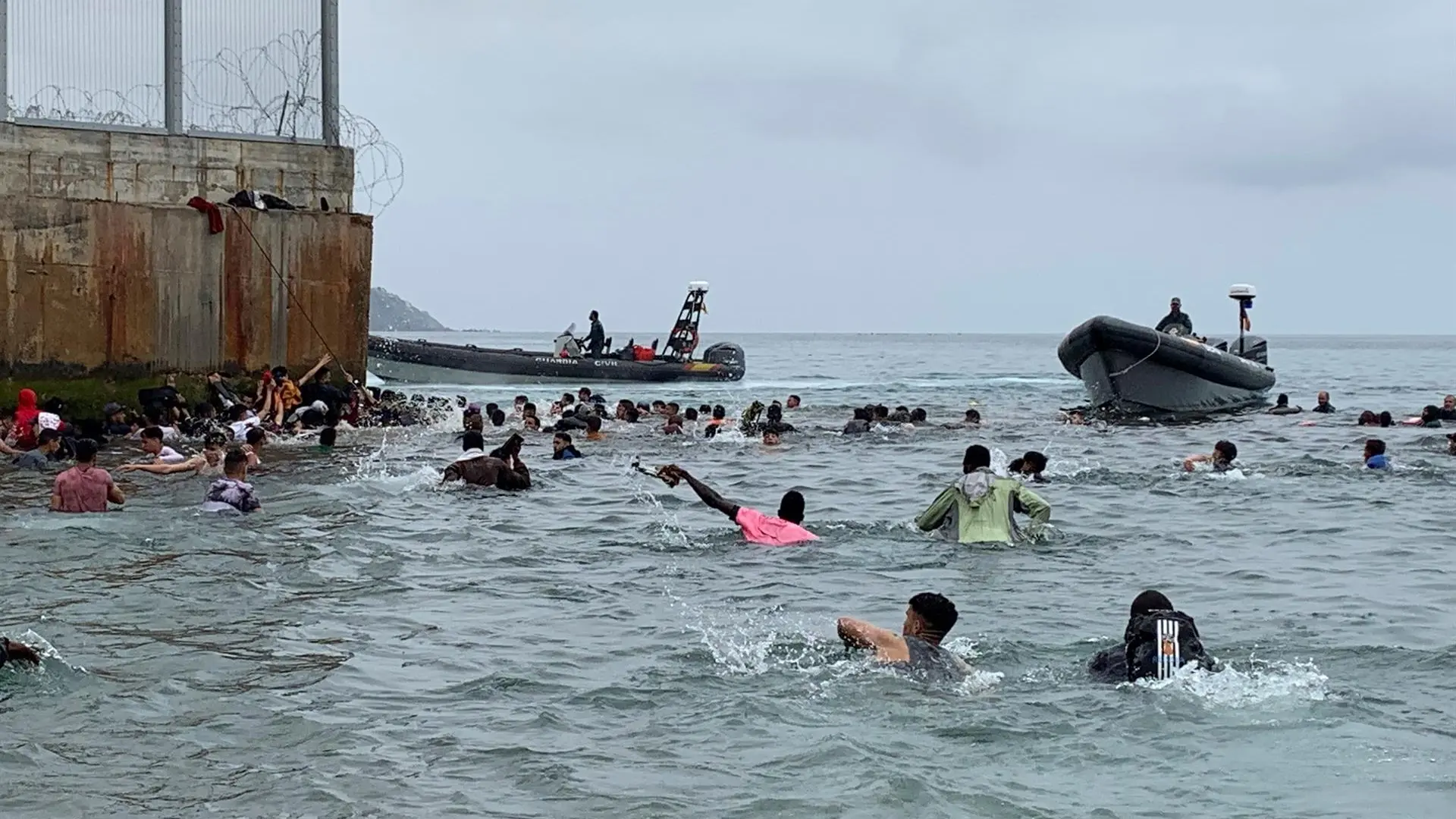 Hallado el cadáver de un inmigrante enredado en la almadrabeta de Ceuta Hallado el cadáver de un inmigrante enredado en la almadrabeta de Ceuta