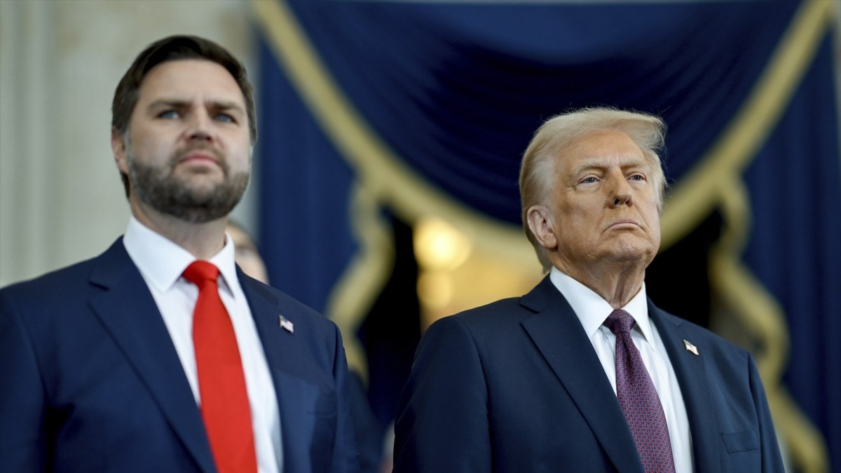 J.D. Vance asegura sentirse "muy seguro" para sustituir a Trump si "ocurre una tragedia" J.D. Vance asegura sentirse "muy seguro" para sustituir a Trump si "ocurre una tragedia"