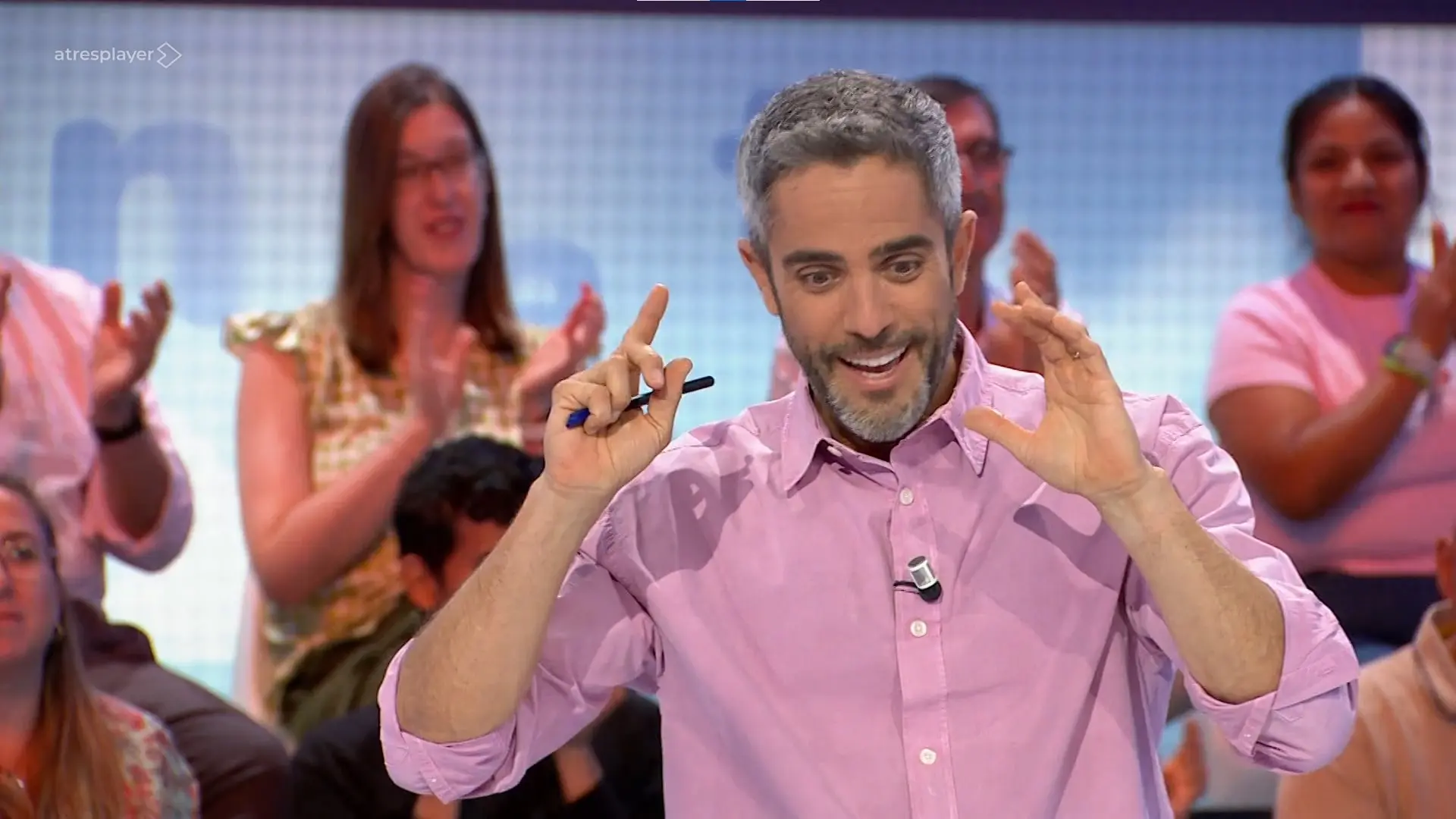 Leal, sorprendido con la despedida de Manu a los invitados de ‘Pasapalabra’: «Lo ha hilado todo» Leal, sorprendido con la despedida de Manu a los invitados de ‘Pasapalabra’: «Lo ha hilado todo»