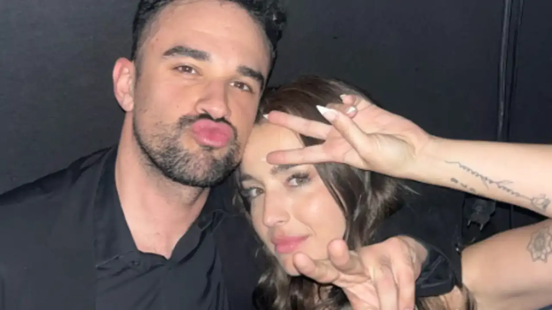 Lola Índigo se deja ver junto a IlloJuan en el concierto de Sebastián Yatra en Fuengirola