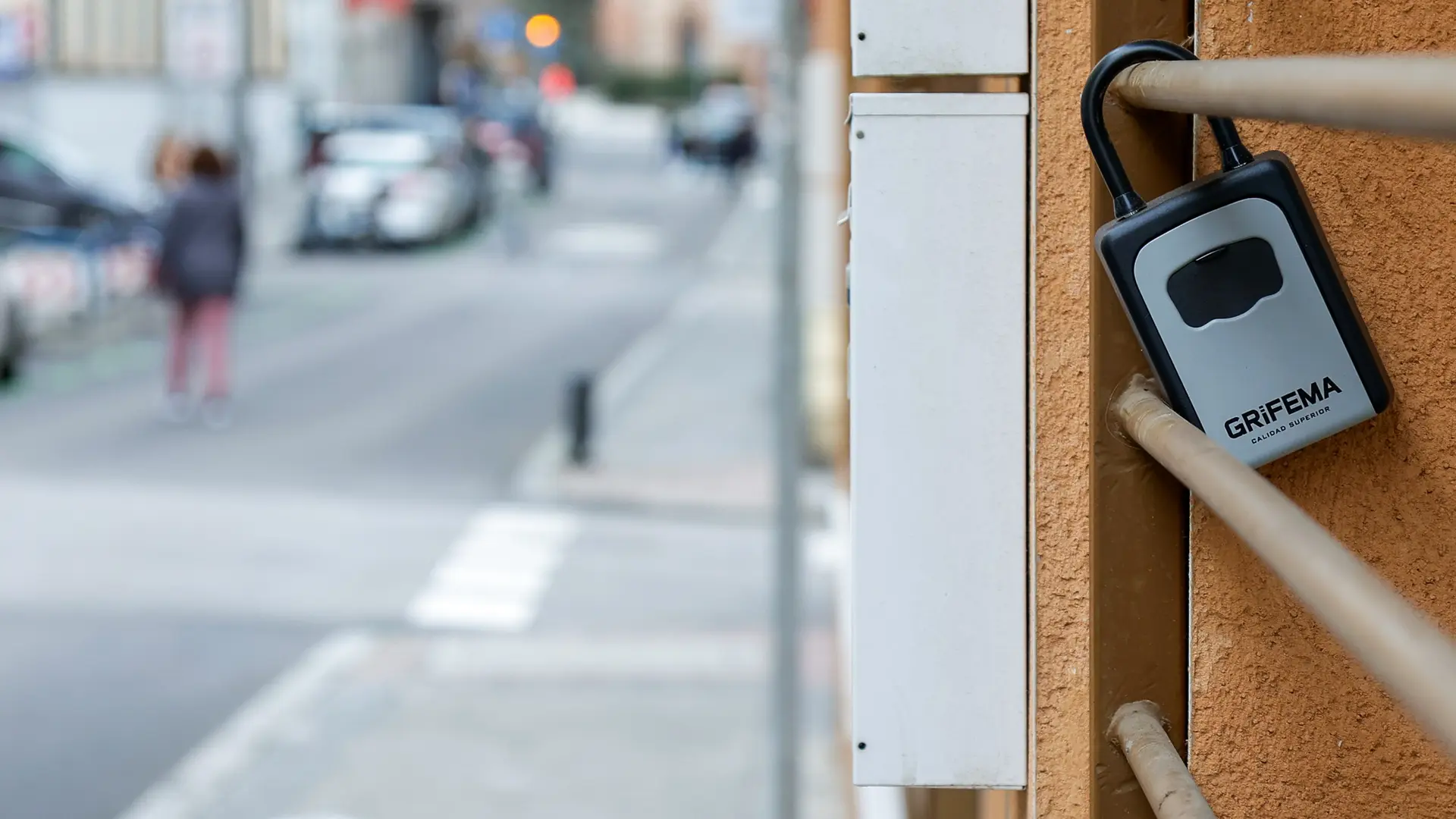 Madrid prohíbe definitivamente los pisos turísticos en edificios residenciales tras el aval de la Comunidad al Plan Reside Madrid prohíbe definitivamente los pisos turísticos en edificios residenciales tras el aval de la Comunidad al Plan Reside