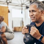 Un médico revela la edad a partir de la que «el cardio no te salvará» y qué ejercicio debes hacer en cambio