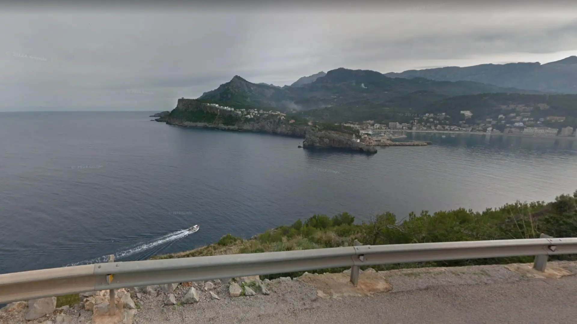 Una avioneta acrobática cae al mar en el puerto de Sóller: hallan restos del aparato