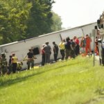 Varios muertos y heridos, incluido niños, en el accidente de un autobús con 51 personas en una autopista de Nueva York
