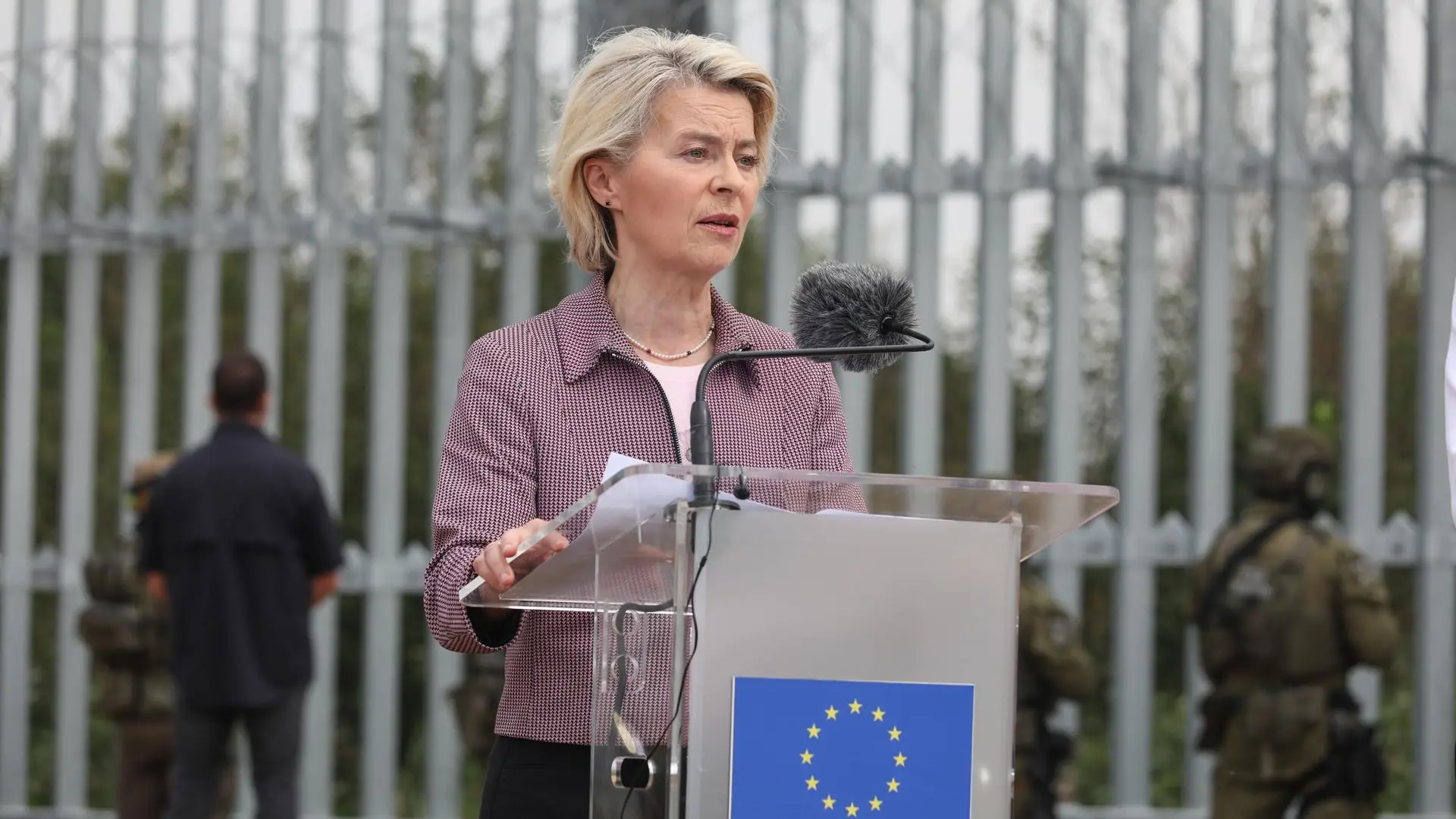 Von der Leyen califica a Putin como un «depredador» al que solo se puede frenar con una «fuerte disuasión» Von der Leyen califica a Putin como un «depredador» al que solo se puede frenar con una «fuerte disuasión»