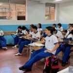 Noticias Medellín: Mil estudiantes de grado once se forman en inglés
