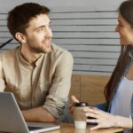 los temas de los que hablan las personas que no tienen habilidades sociales en una conversación
