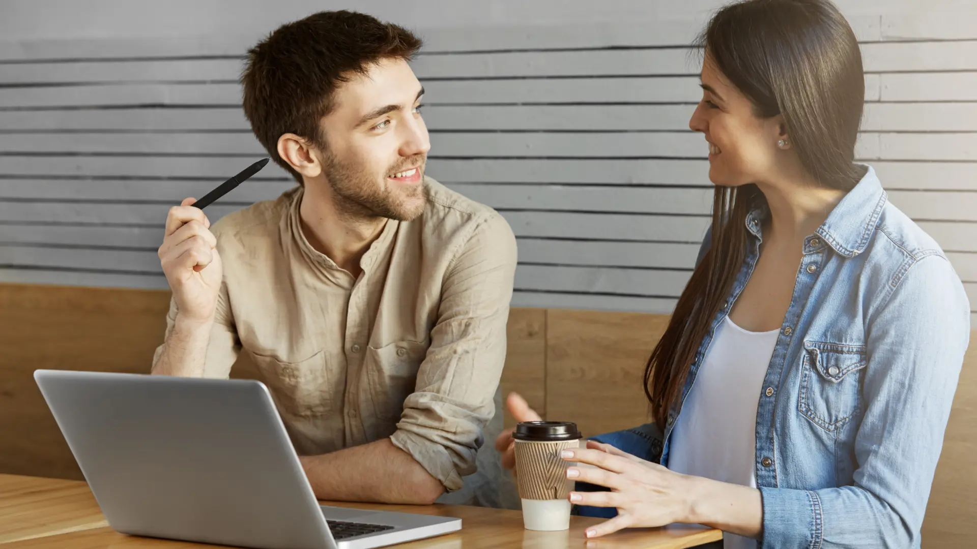 los temas de los que hablan las personas que no tienen habilidades sociales en una conversación