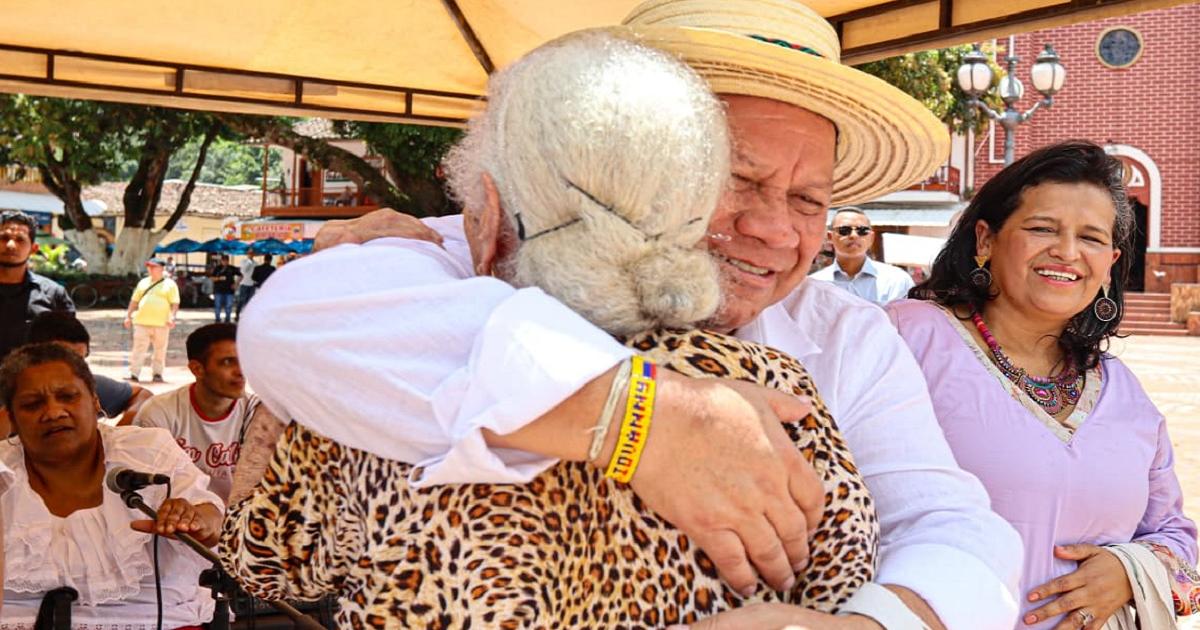 Noticias Antioquia: Entregan proyectos productivos a víctimas del conflicto