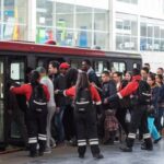 ¿Qué pasa si lo agarran bebiendo ‘pola’ en TransMilenio? Quedará ‘pasmado’