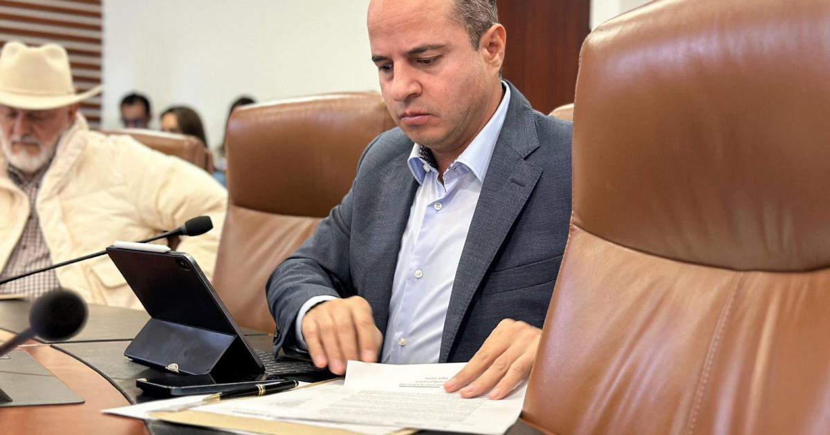 Noticias Colombia: Juan Espinal salió en defensa de Uribe tras condena