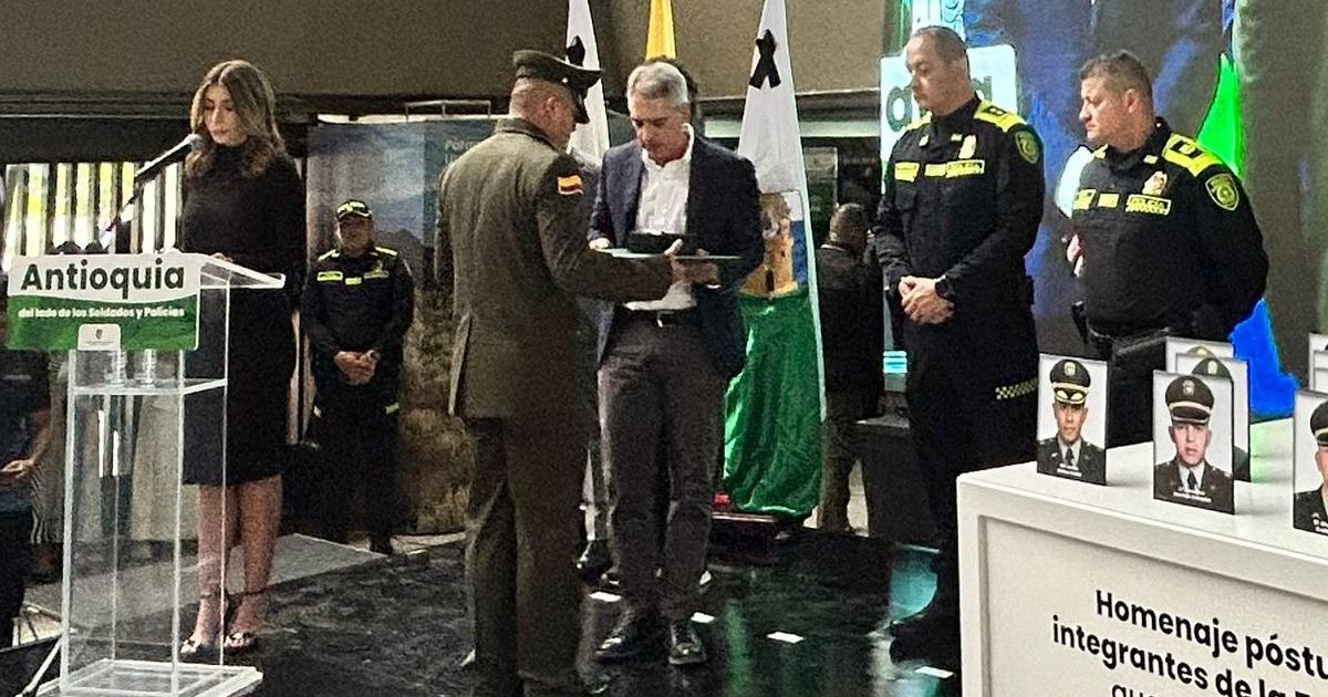 Noticias Antioquia: Antioquia homenajeó a policías asesinados en Amalfi Noticias Antioquia: Antioquia homenajeó a policías asesinados en Amalfi