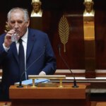 Bayrou pierde la moción de confianza y el país vuelve a la parálisis política con Macron señalado