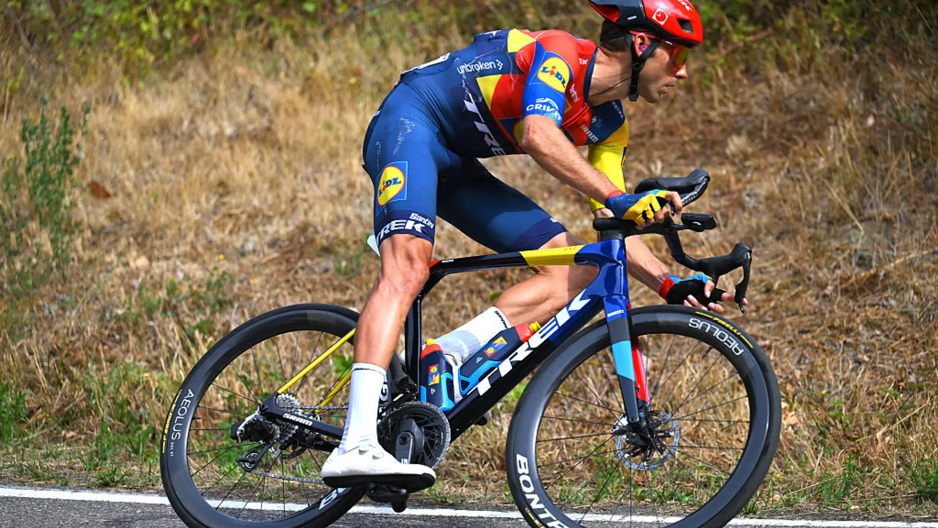 Carlos Verona estalla tras la caída de Javi Romo en la Vuelta: "Espero que se reprima con fuerza" Carlos Verona estalla tras la caída de Javi Romo en la Vuelta: "Espero que se reprima con fuerza"