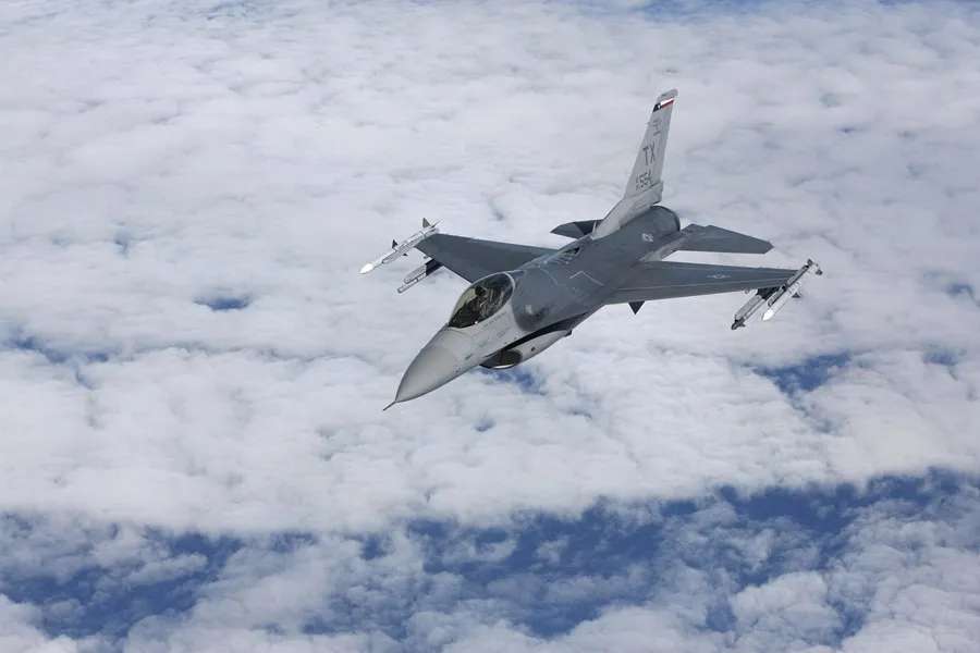 EEUU intercepta un avión ruso cerca de Alaska y envía varios F-16