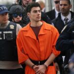 El juez desestima los cargos de terrorismo contra Luigi Mangione El juez desestima los cargos de terrorismo contra Luigi Mangione
