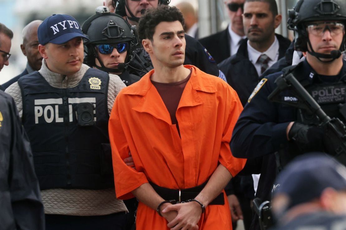 El juez desestima los cargos de terrorismo contra Luigi Mangione