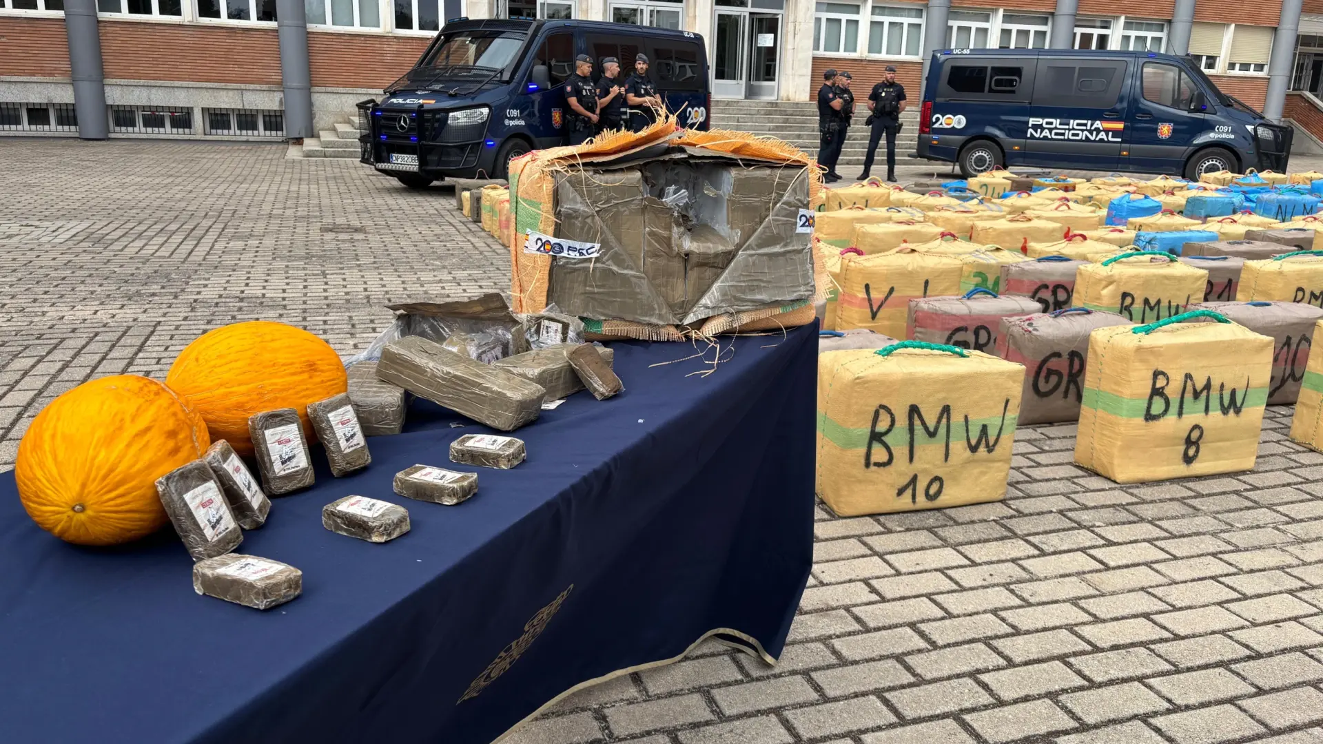 Interceptan en Algeciras un alijo de casi 10 toneladas de hachís escondido entre melones Interceptan en Algeciras un alijo de casi 10 toneladas de hachís escondido entre melones