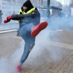 Los sindicatos franceses reniegan de los chalecos amarillos tras haberlos usado a conveniencia