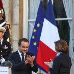 Macron, dispuesto a renunciar a sus principios para obtener el apoyo de los socialistas al nuevo primer ministro