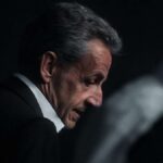 Sarkozy reaparece en plena crisis sistémica en Francia: "No habrá más solución que disolver y elecciones"