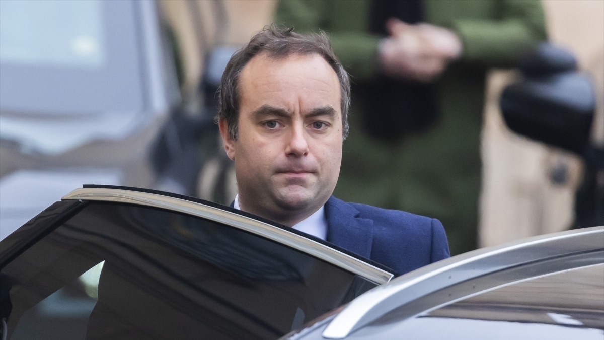 Sébastien Lecornu, nuevo primer ministro, el “mini yo” del presidente Macron