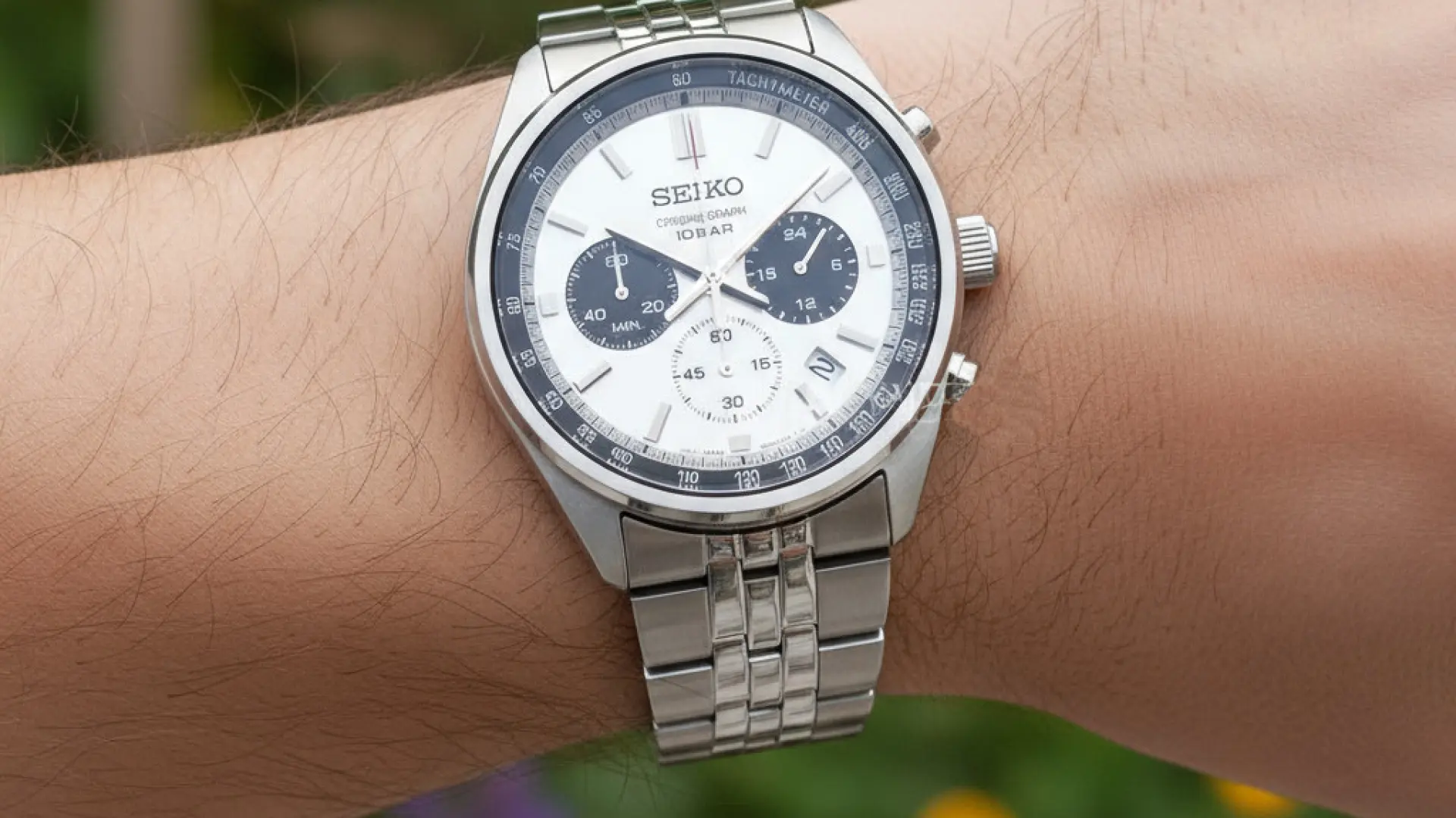 Seiko vende un reloj tipo «Panda» que cuesta mucho menos de lo que piensas