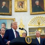 Trump afirma que EEUU atacó a un barco cargado de drogas procedente de Venezuela