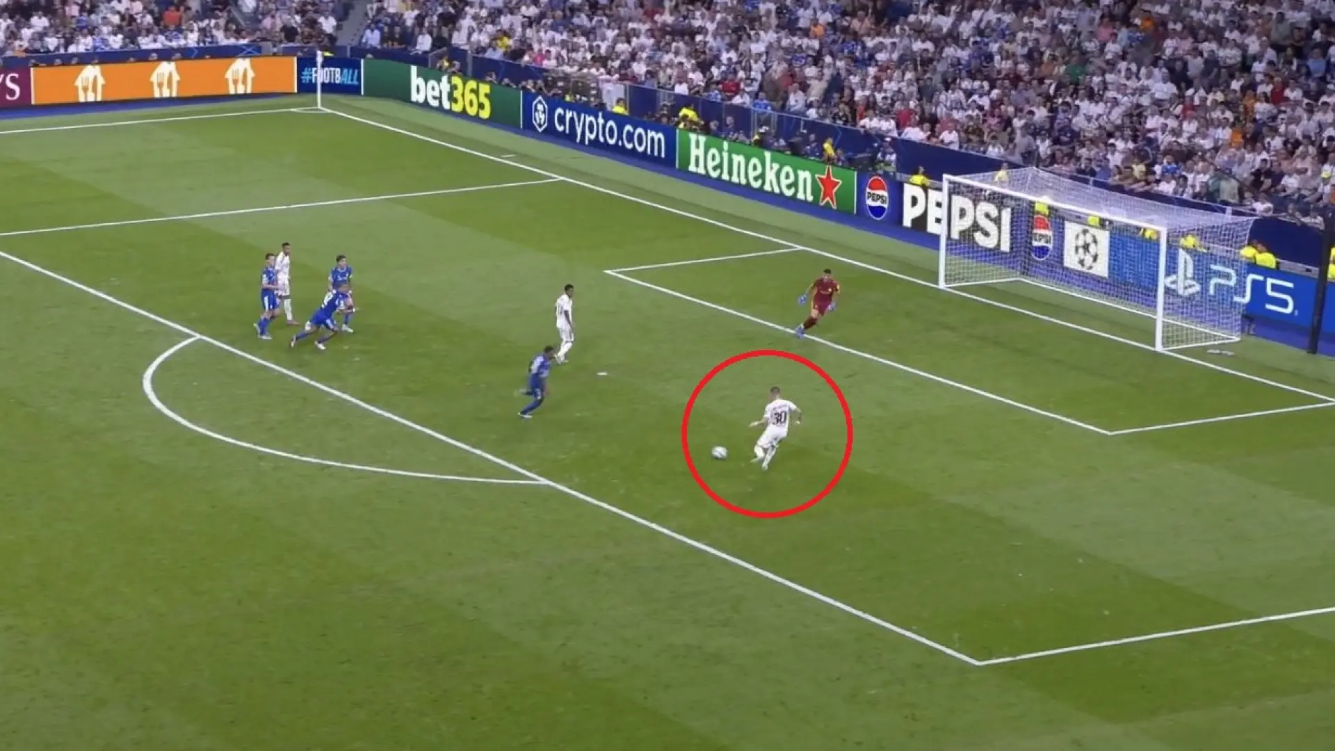 a puerta vacía y tras un jugadón de Mbappé a puerta vacía y tras un jugadón de Mbappé