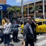 Taxi atropella a una mujer en el Parque de la 93