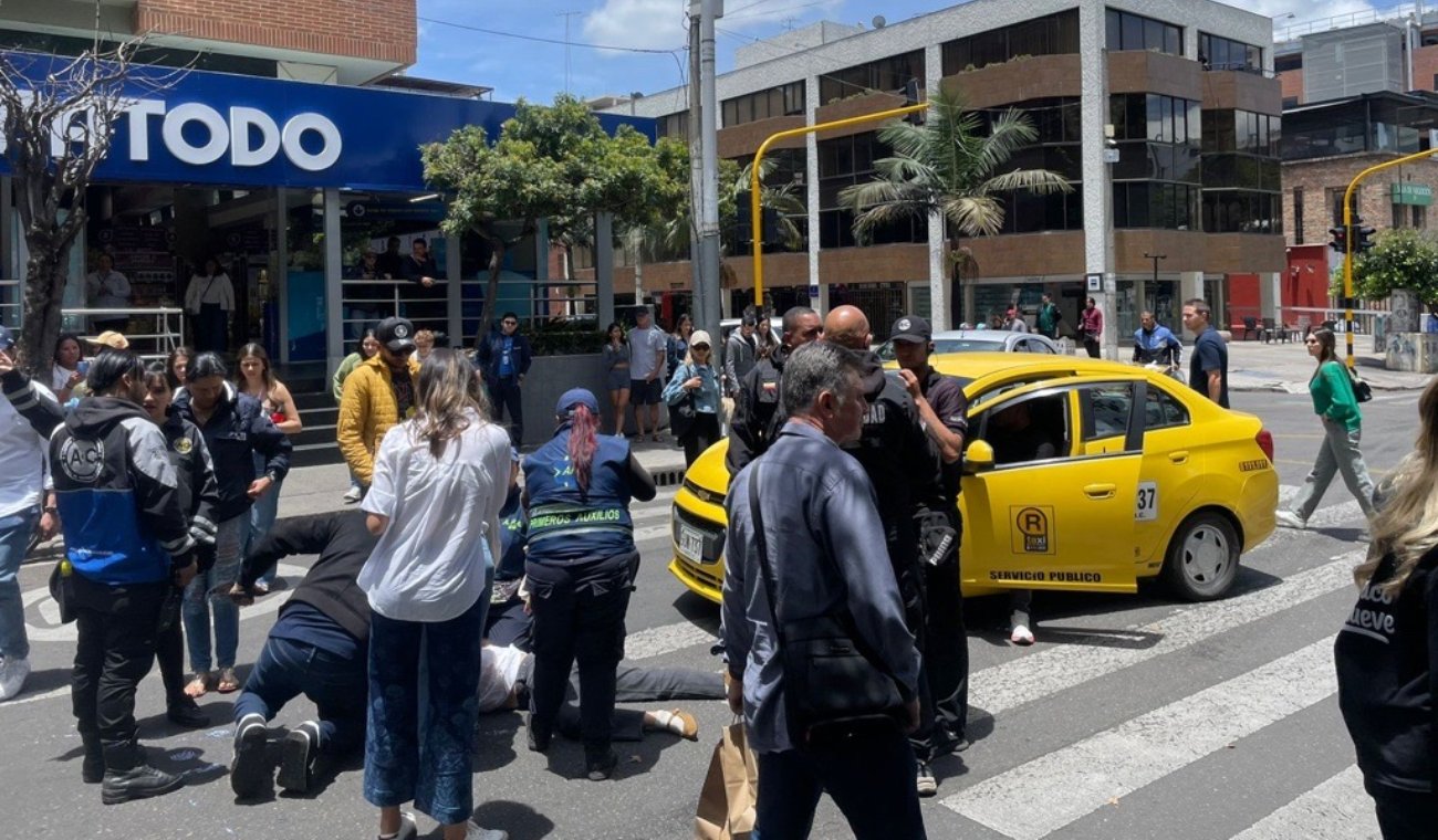 Taxi atropella a una mujer en el Parque de la 93